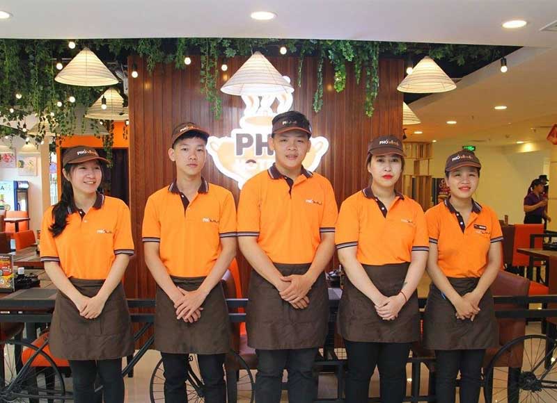 Phong thái chuyên nghiệp qua đồng phục nhân viên nhà hàng