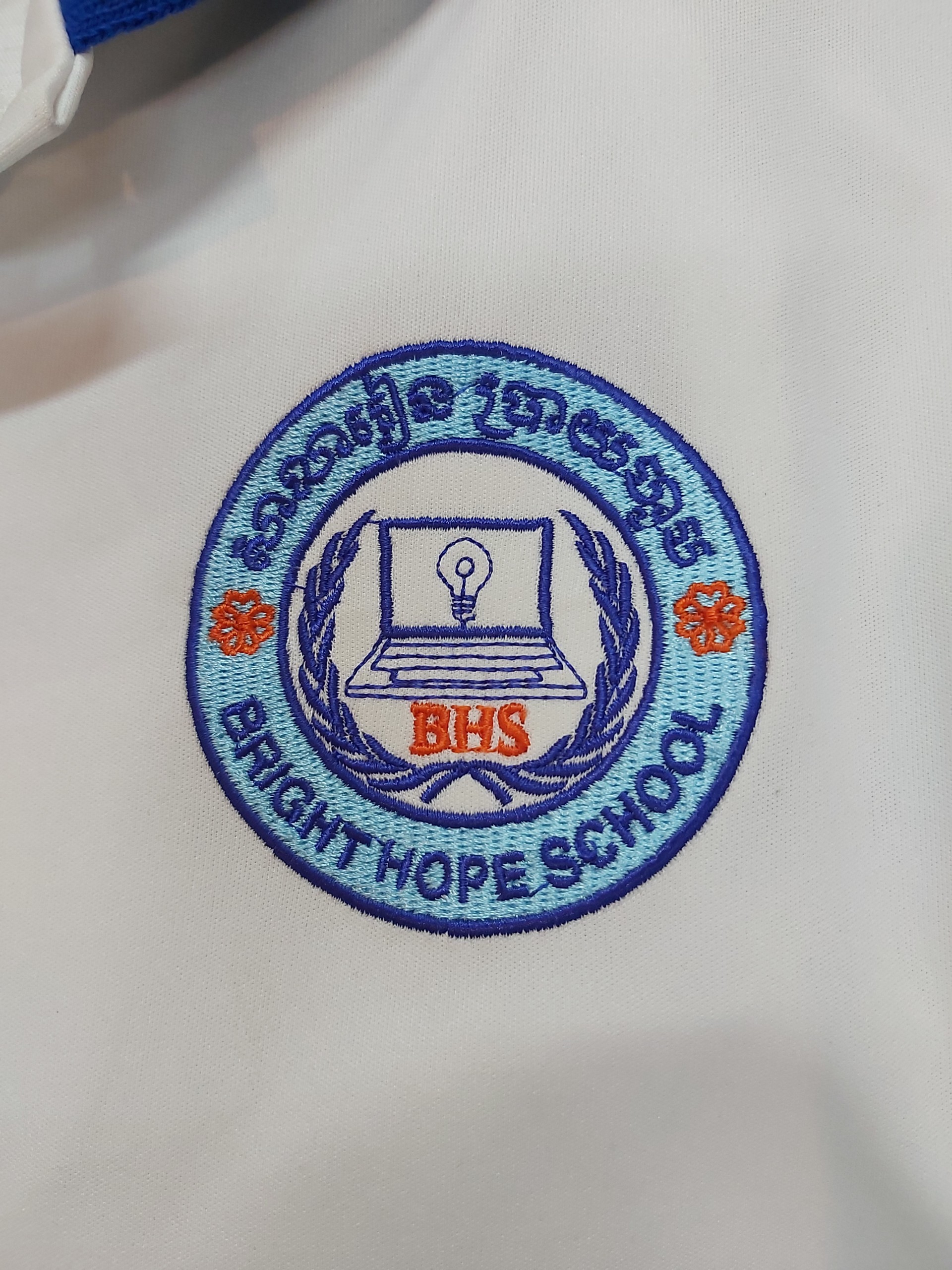 đơn thêu logo trên áo của trường bright hope school
